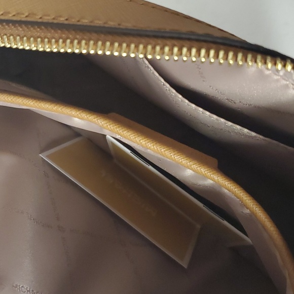 NWT Michael Kors Jet Set Crossbody Signature Coated Canvas (Firm Price) - Picture 12 of 15